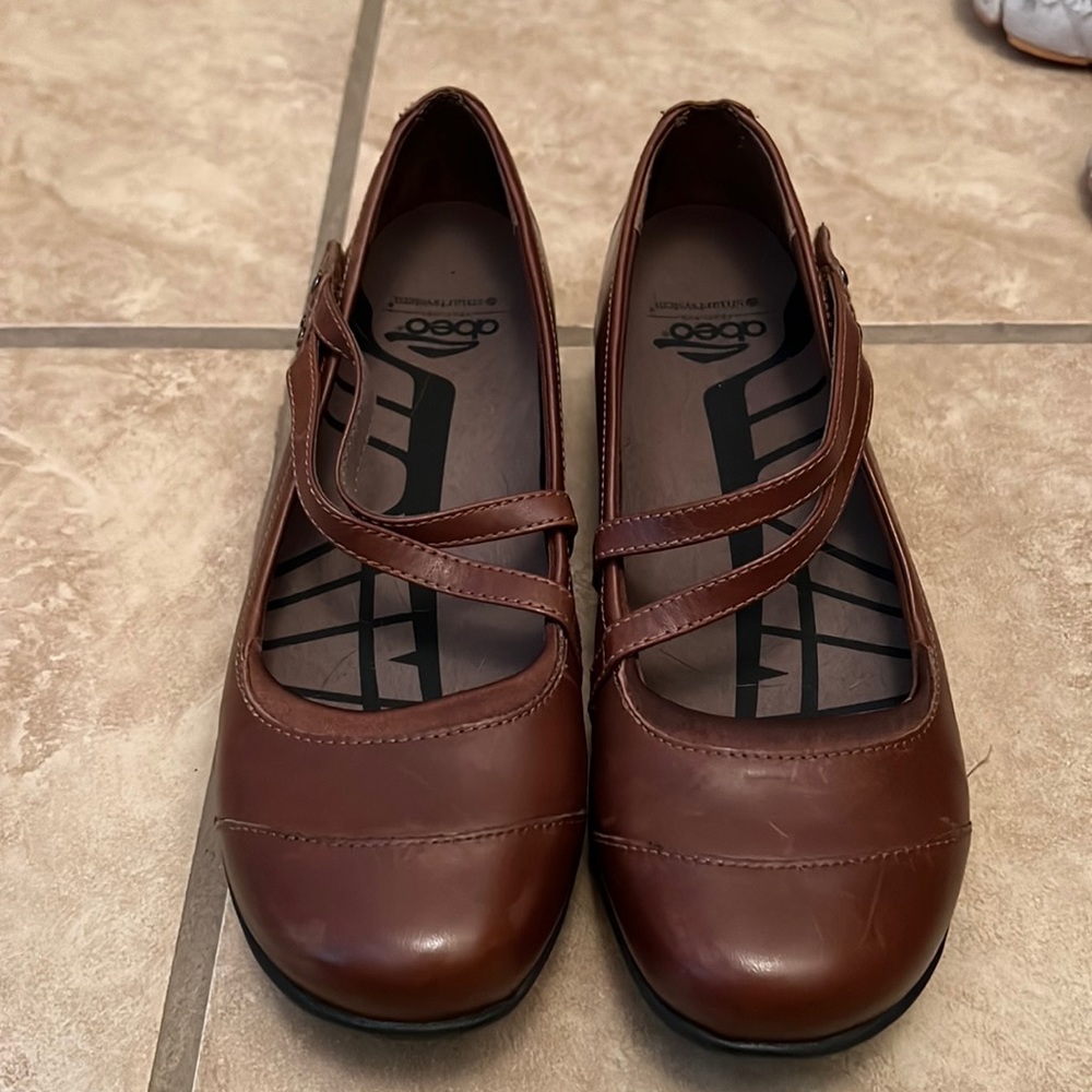 Women’s Abeo flats -size 8